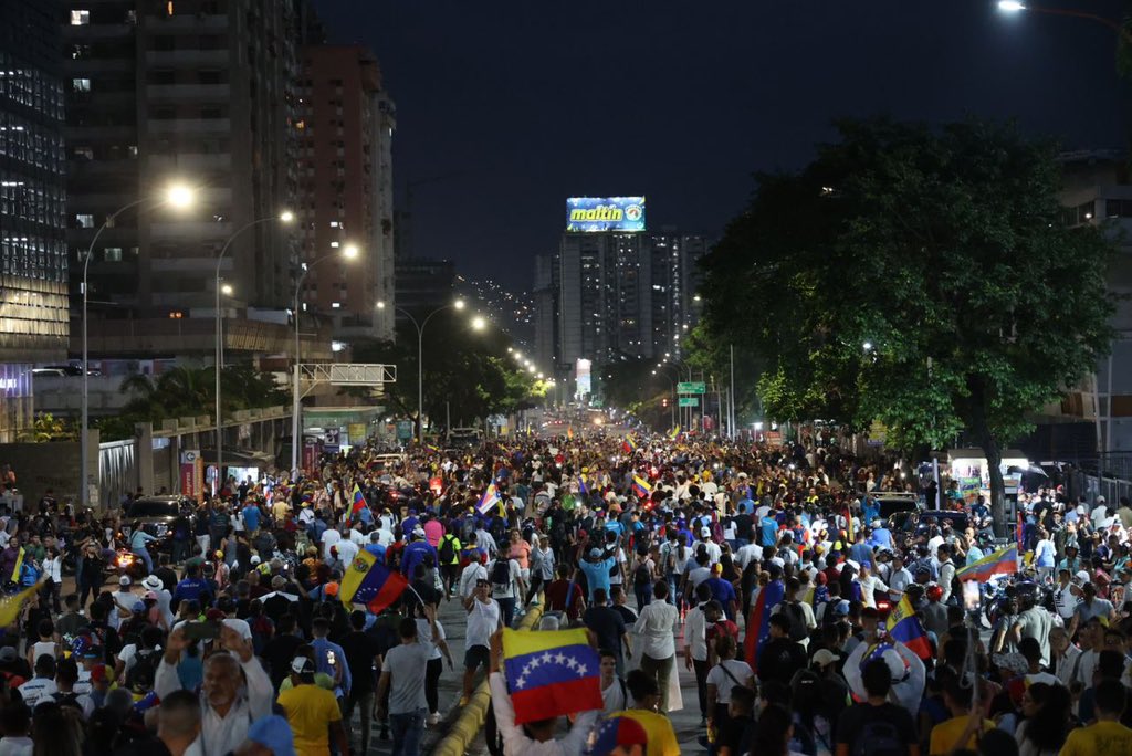 BrendaRibeiroG's tweet photo. Un país despierto
Cuanta alegría, cuanta fuerza ciudadana
Estamos decididos a cambiar y vamos con la bendición de Dios Todopoderoso #TenemosFe https://t.co/sZrS23seUa