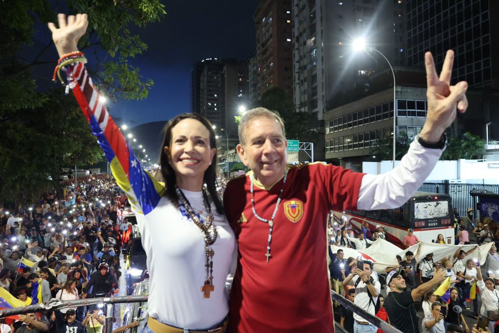 BrendaRibeiroG's tweet photo. Un país despierto
Cuanta alegría, cuanta fuerza ciudadana
Estamos decididos a cambiar y vamos con la bendición de Dios Todopoderoso #TenemosFe https://t.co/sZrS23seUa