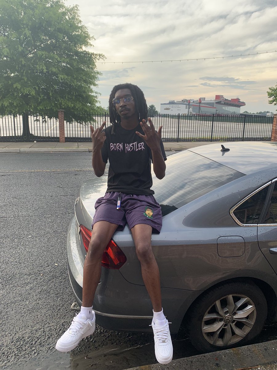 moneymarathon_'s tweet photo. Knew I was made for the game my mother never questioned when she found I was Bipping we the type get rich or die trying free the niggaz out the prison #Gdouble4L #MONH 🫂 #bornhustlerclo 👕 #brandambassodor @bornhustlerclo https://t.co/y6Q4oADXfT