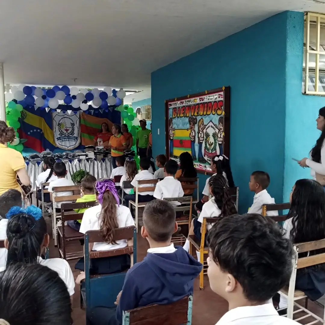 info_mppe's tweet photo. ☑️📝 #NotiMPPE | Gracias a la gestión impulsada por el Pdte. @NicolasMaduro a través del @MPPEDUCACION, estudiantes de diferentes planteles del CDCEM Tinaquillo, recibieron dotación de uniformes y calzado escolar. 👔👞
Vía: ➡️ @cdce_cojedes
@_LaAvanzadora
#VenezuelaVaConTodo https://t.co/eLmahj2PUc