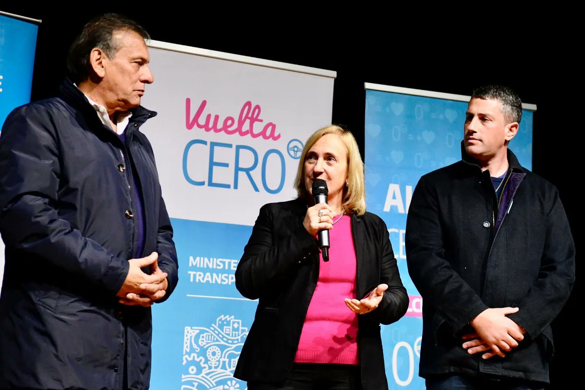 sandra_mayol's tweet photo. Junto al subsecretario Damián Contreras  visitamos Pila y Chascomús para realizar la entrega de cascos y Pases Libres Multimodales a los vecinos y vecinas de ambas localidades.

#AlcoholCero
#TransportePBA https://t.co/nRLftFpgTX