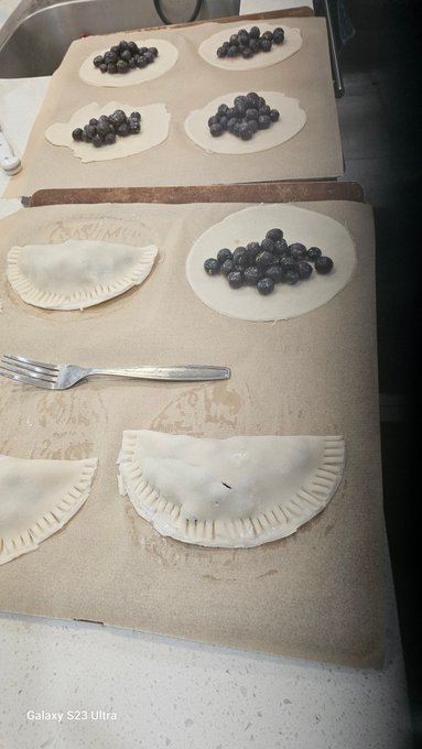 Made some homemade Blueberry Handpies today...#Yummy https://t.co/pxPuIhnKAQ<a href="/tag/yummy"class="tags"><span>#yummy</span></a>