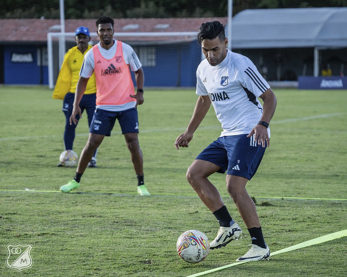 MillosFCoficial's tweet photo. ¡Anda suelto un tigre con hambre de gol! 🐅⚽️💙🔥 @FALCAO https://t.co/DRequChj6Q