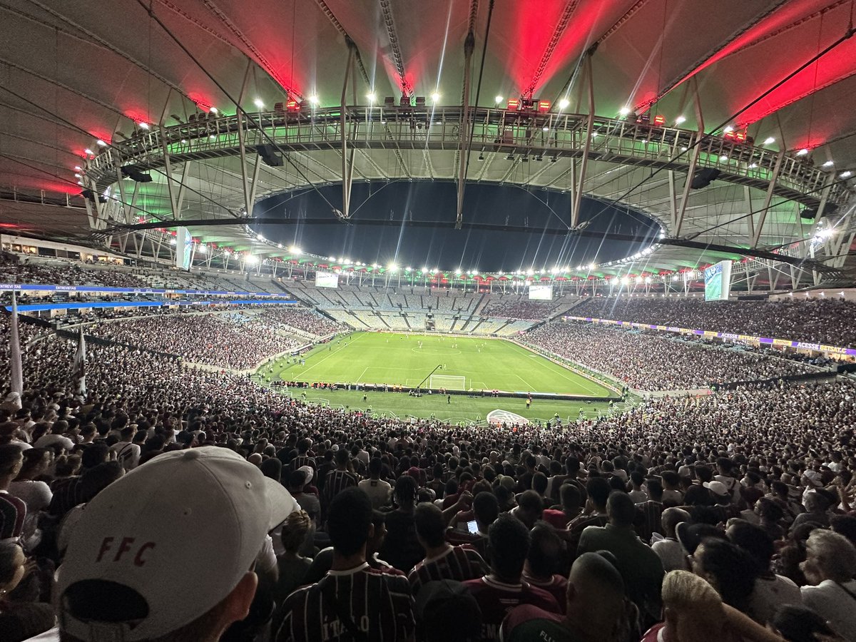 lbrittoffc_'s tweet photo. "Mas quando o Fluminense precisa de número, acontece o suave milagre: os tricolores vivos, doentes e mortos aparecem. Os vivos saem de suas casas, os doentes de suas camas e os mortos de suas tumbas" https://t.co/jdLxL8wDoQ