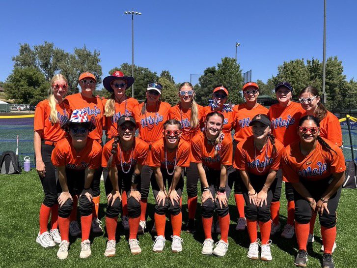 ClaireBas2025's tweet photo. Day two at the Colorado Sparkler! Here are a couple of outfield catches from today and a line drive single to Centerfield. https://t.co/bf0ZE0WfOf