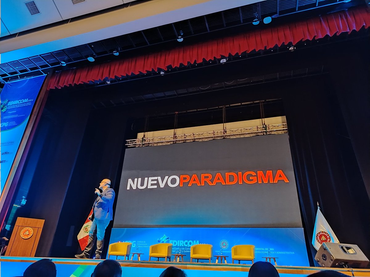 EdircomPeru's tweet photo. 🎯 “El nuevo paradigma es cambiar las estrategias informativas por las estrategias relacionales.” - @diegopanigo  en #EDIRCOM2024 https://t.co/kqqJuQW0MM