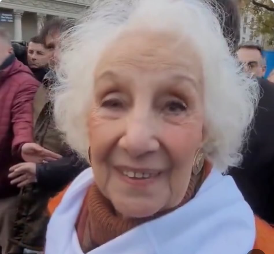 Estela de Carlotto le pide a Milei que “no mate al pueblo”. 
No tiene nada que hacer esta señora que sigue y sigue jodiendo??? 🤦🏻‍♀️