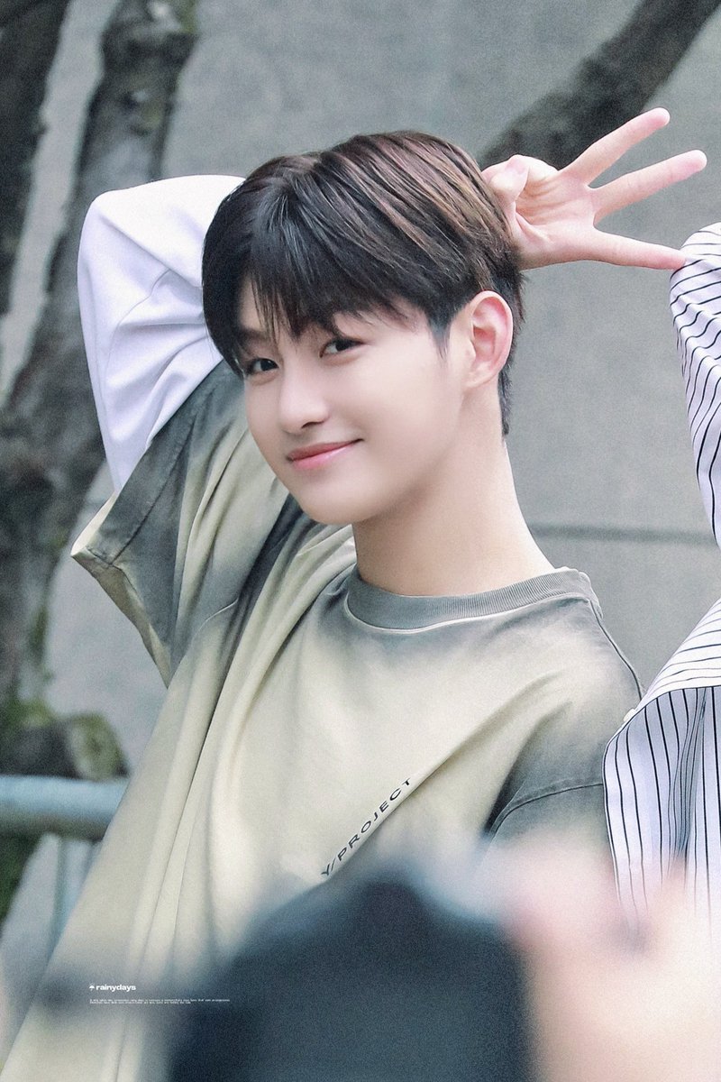 rainydays_hjh's tweet photo. 240705 뮤뱅출근
#JIHOON #지훈
 #TWS #투어스 https://t.co/ytsiKqdp6I