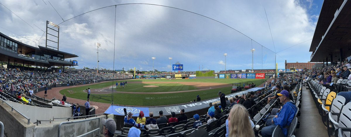 quirk_quirky's tweet photo. About to enjoy an amazing evening of baseball with the one and only @JiffyPB_ at the @StPaulSaints Fireworks Spectacular 🚀 🇺🇸 July 4th Game. I’ll be the DH tonight- “double-handing” the 2 for 1 seltzers! Rained all day, party all night! #RainDelay #ExtraPartyTime #LostAF @LongLostNFT #Merica
