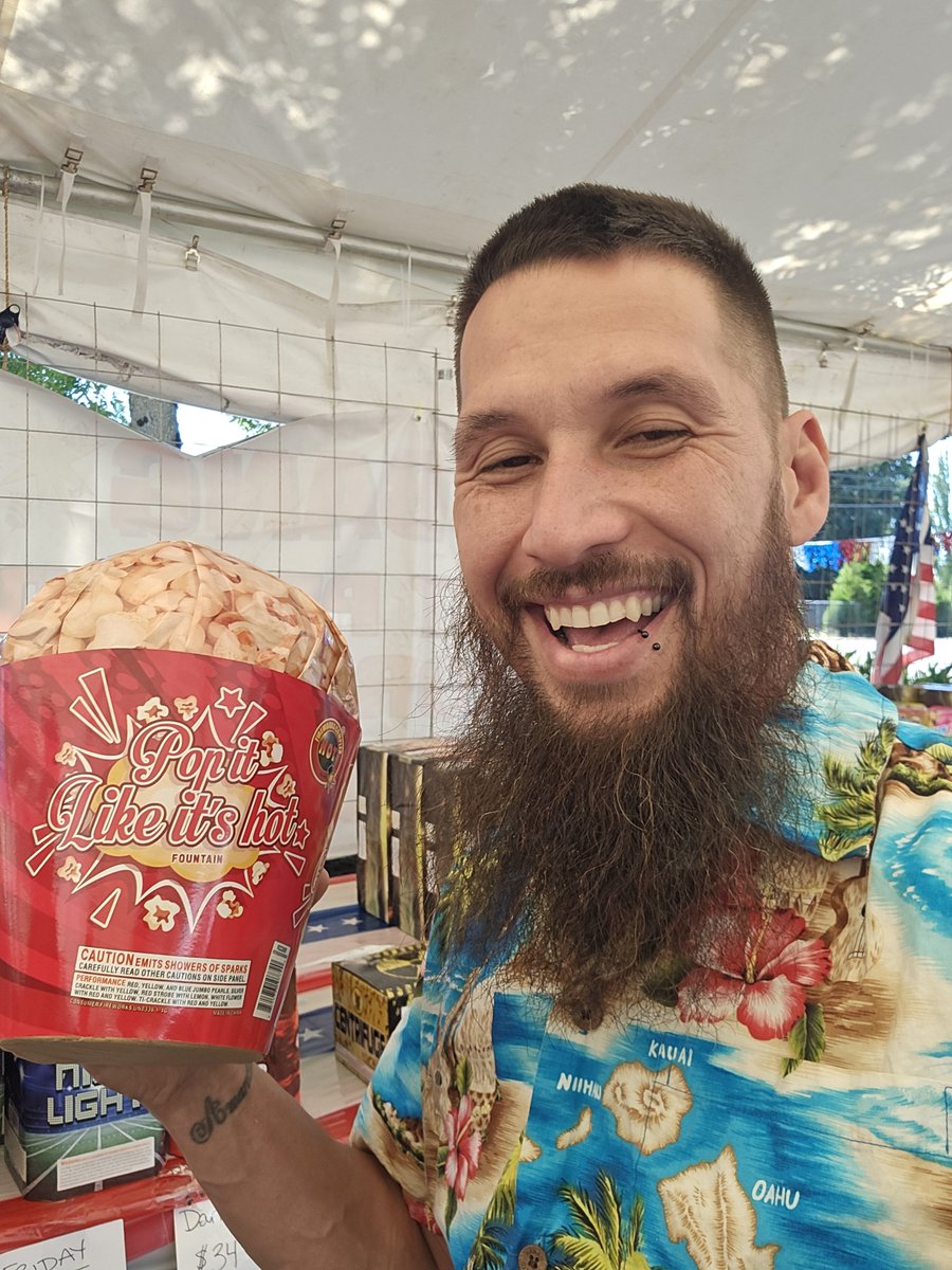 Penny_Squeezer's tweet photo. Happy 4th of July!🧨🎆🎇🎉

This flag represents FREEDOM FOR ALL! 🇺🇲🇺🇲🇺🇲

Stay safe and live free!

Got a special popcorn explosion tonight! 🍿💥

#AMCPARTY 
$AMC #AMC https://t.co/Afth3upt1t