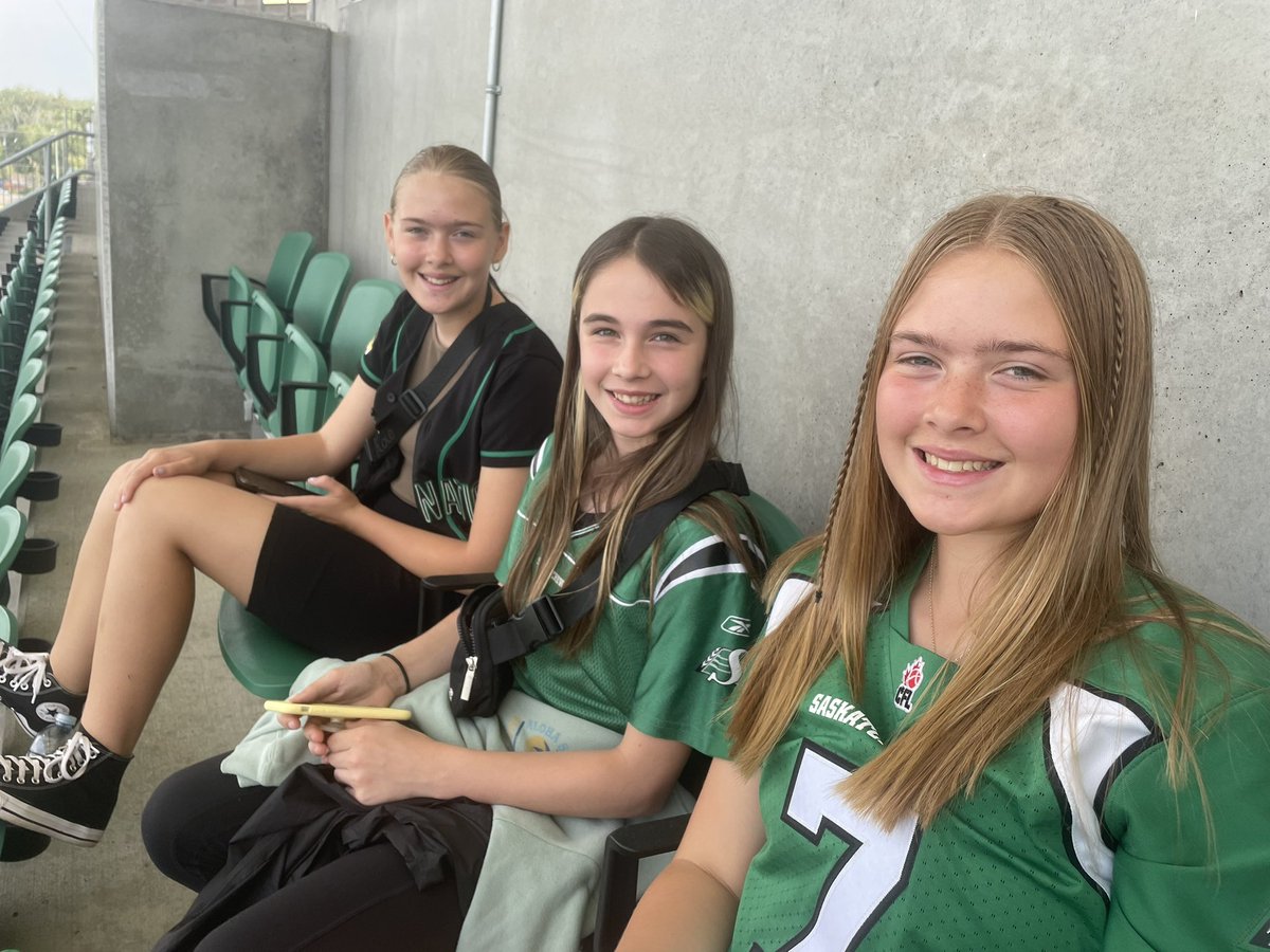 kgalbraith's tweet photo. #RIDERSlive @SaskRoughRiders #girlsquad https://t.co/AgRHHQGaEH