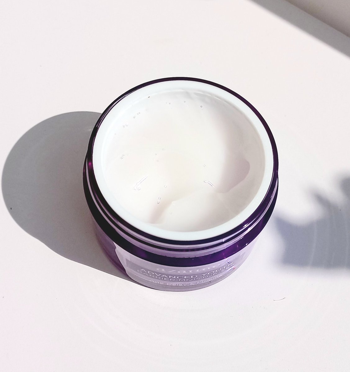 sunflowlust's tweet photo. Jujur susah cari moist yg gak bikin kulit kusam dan berminyakk π₯Ί
Tapiii akhirnya aku nemuin moistnya azarine yg bisa bikin kulit glowing & sehatt tanpa berminyakk. Aman untuk oily skin
#juwireview
#glowinginaja
#moisturizerazarine https://t.co/7B21rhTZel