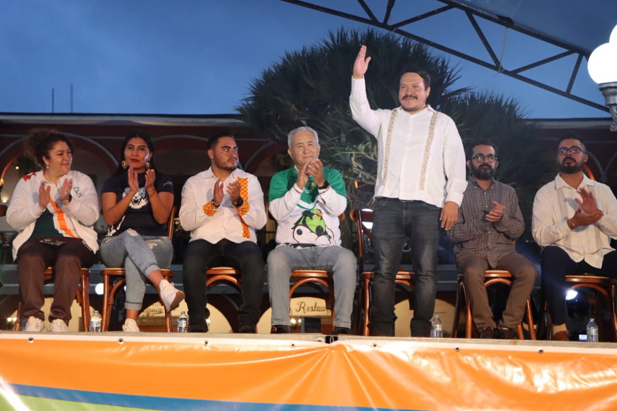 upnochix's tweet photo. Como una gran celebración se vivió la inauguración del Primer Encuentro Regional Cultural y Deportivo de Universidades del Subsistema Tecnológico.

#UPNochixtlán presente. 🎉🏀⚽ https://t.co/lrbrgi88rp