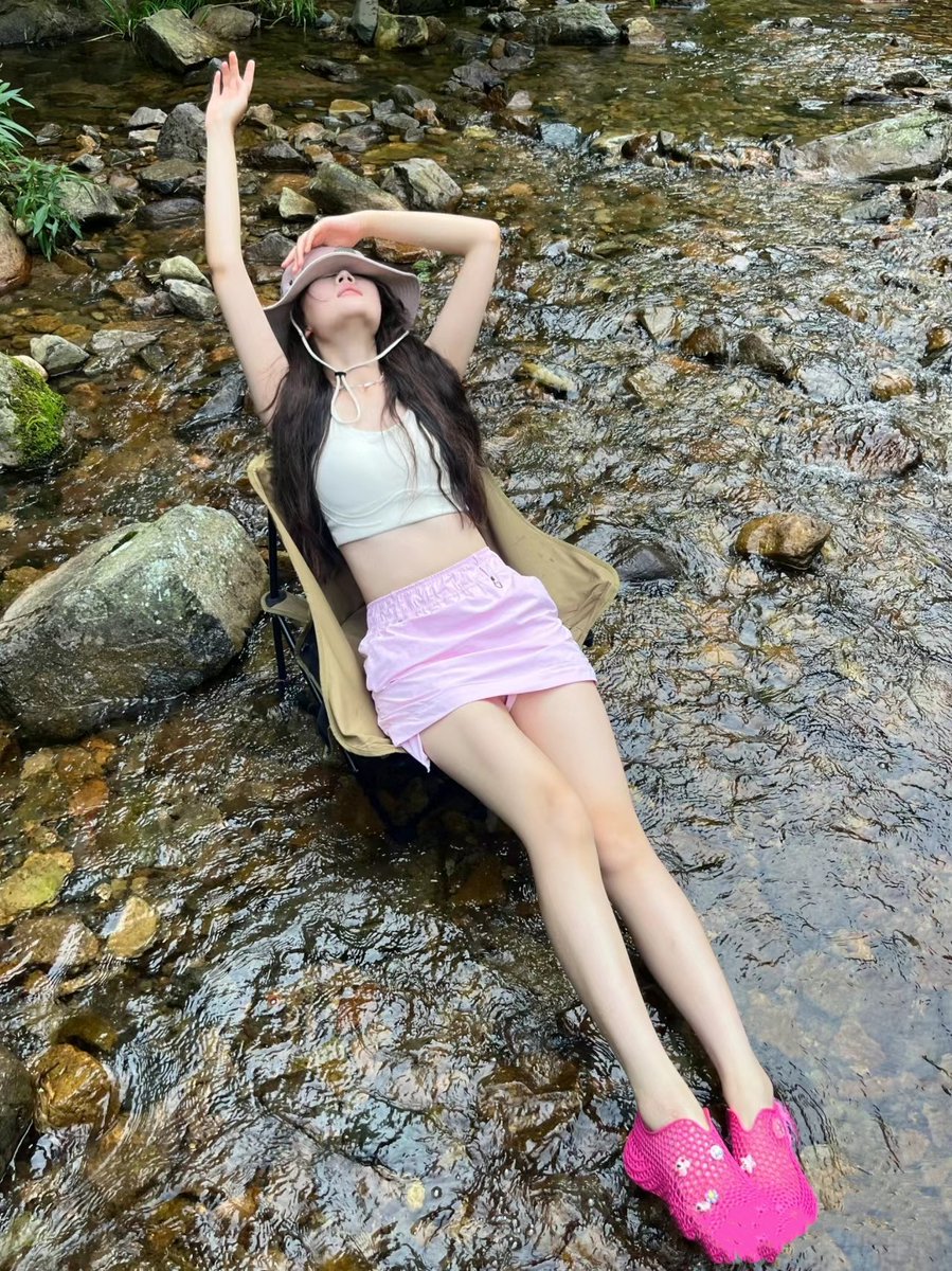 这个天气，
连空气都是热辣滚烫
我只想躺在水里😅😘
你有什么降暑的好办法？ https://t.co/PsqnnZjGvs