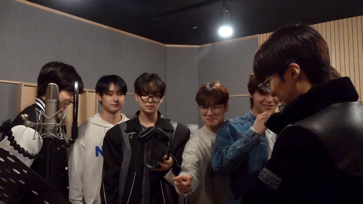 ⌚

[Code_9] 고스티의 Awesome day를 위해💕｜째깍째깍(Awesome day) 녹음 비하인드

🔗 youtu.be/JCDDkpFR9GM

#GHOST9 #고스트나인
#째깍째깍 #Awesomeday
#Code_9