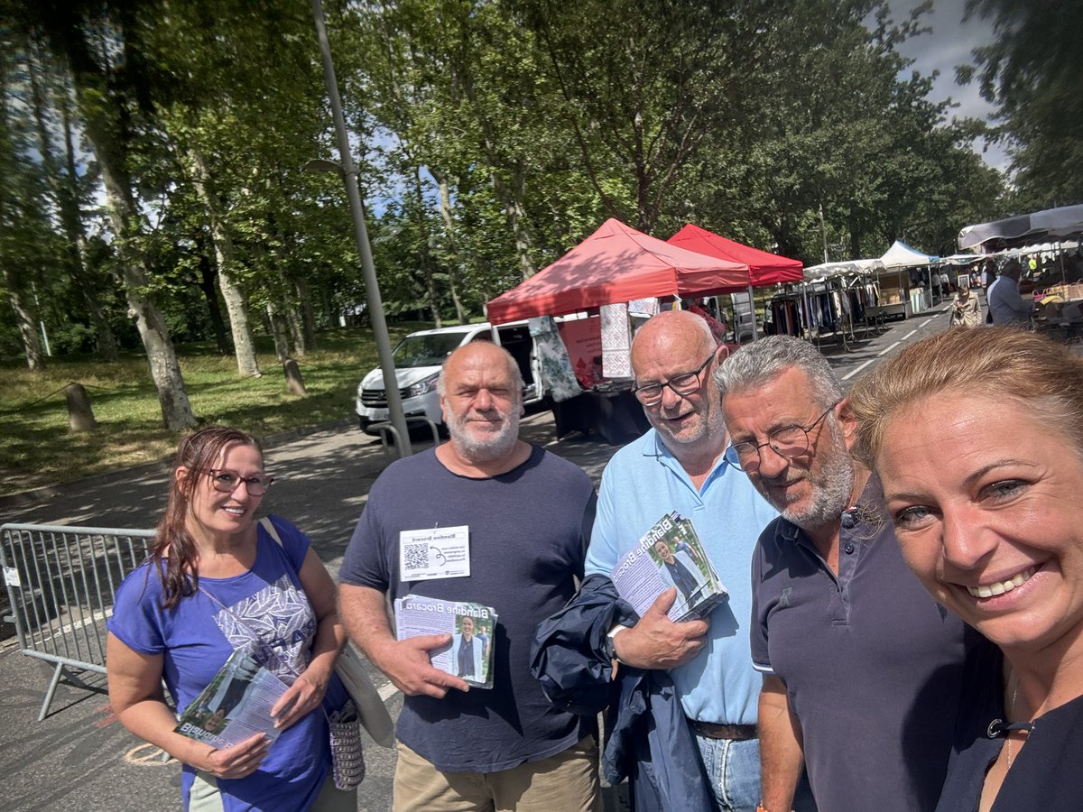 BBrocard's tweet photo. Jeudi matin
📍À #Caluire
Vous êtes très nombreux à me parler de ce que vous voulez - et de ce que vous ne voulez surtout pas ! - pour nos enfants et nos petits enfants.
#EnsemblepourlaRépublique 
@RomainVERNET1 https://t.co/KUbGQX5SpK