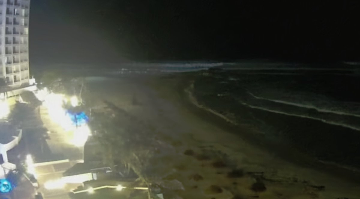 Core2Et's tweet image. Livestream Hurricane Beryl landfall, Mexico
youtube.com/watch?v=eo8w62… #Beryl