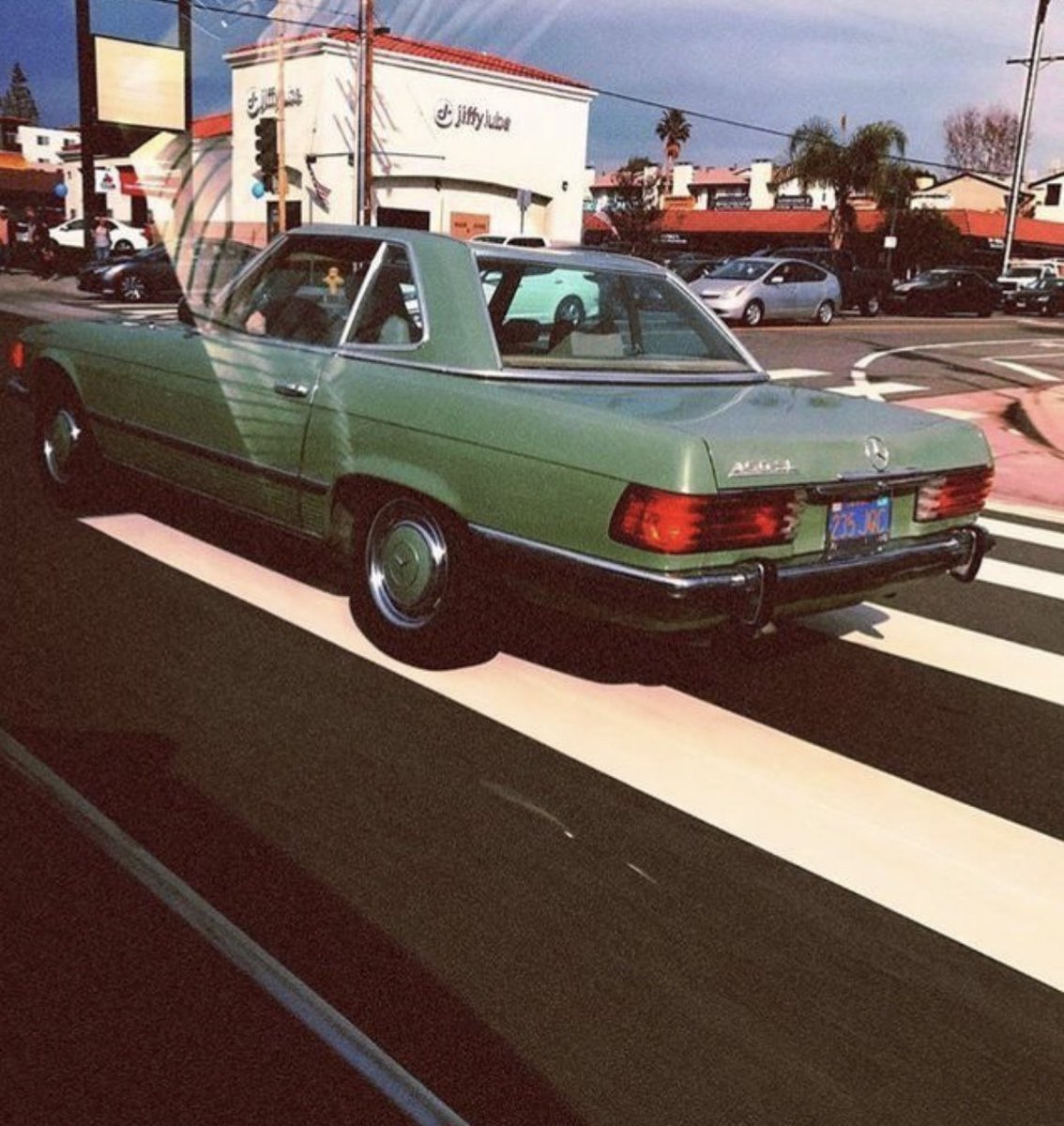 MBCA1956's tweet photo. Weekend vibes.. we love cars with a Star - send us your #MeAndMyMB #MBSeLfies π€©
#MBclubUSA
#MercedesBenz
#MBlifestyle
@MercedesBenz
@MercedesAMG
@MB_Museum
@MercedesBenzUSA
#TheBestOrNothing #MBCA #MBlife #MBclassic
π·: Unknown
Mercedes-Benz Club of America πΊπΈ https://t.co/19bZN3XYiZ