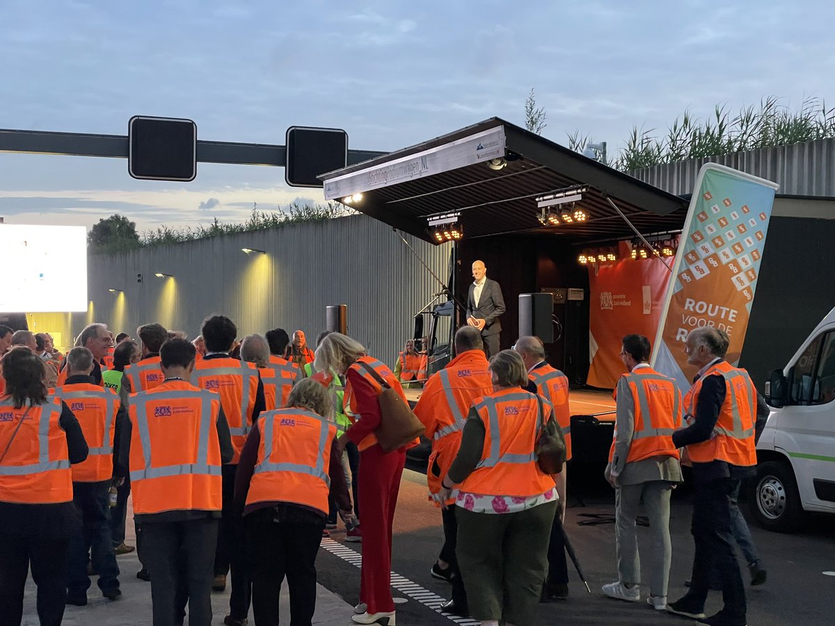 WIS_Sander's tweet photo. Vandaag was het zover! De #corbulotunnel, ook wel plaatselijk bekend als de provinciale weg #N434, is zojuist  #officieel geopend. De N434 is een nieuwe oost-westverbinding tussen de #A44 en de #A4 bij @GemeenteLeiden. 

@zuid_holland @ANWBverkeer @RWSverkeersinfo https://t.co/XstXMro9OV