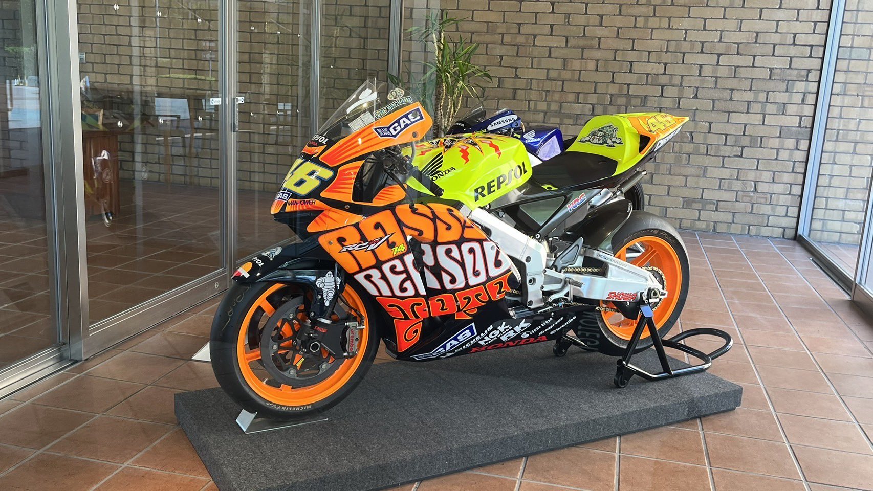 Honda RC211V 2003 V.ロッシ ツインリンクもてぎ限定仕様 - メルカリ