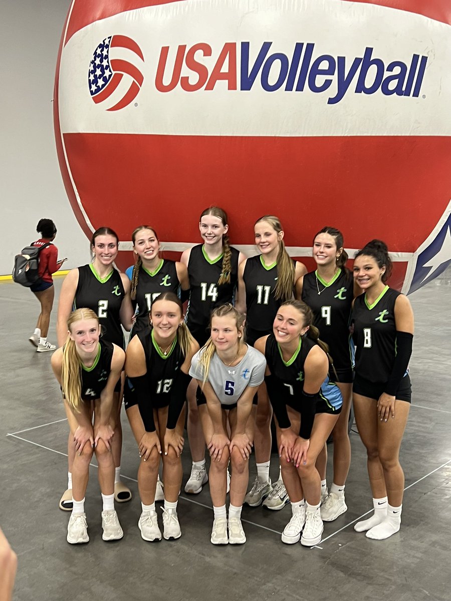 juliaeasters's tweet image. Excited to play with Team Indiana 16 1s at USAV nationals in Las Vegas! 
#10