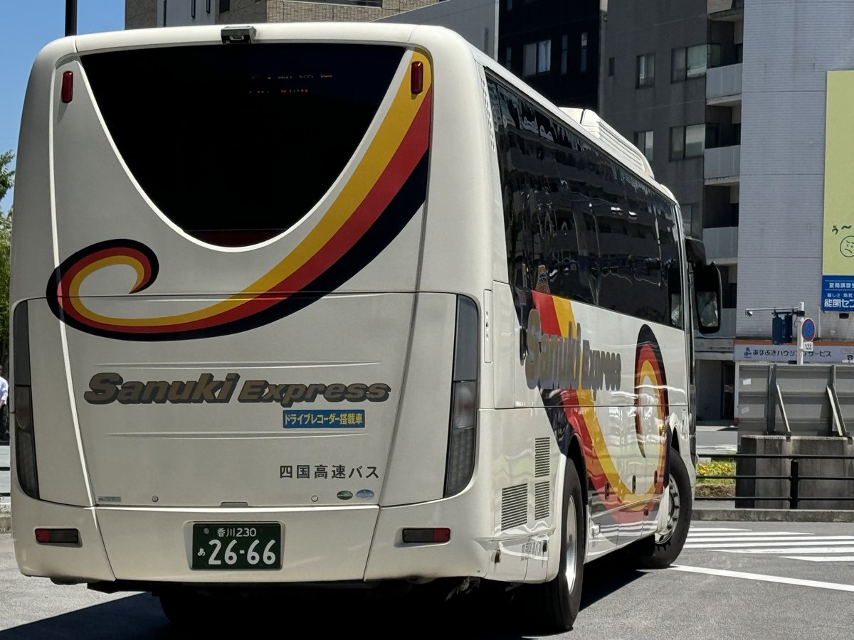 GRs8yd5aUAE2Qsn.jpg