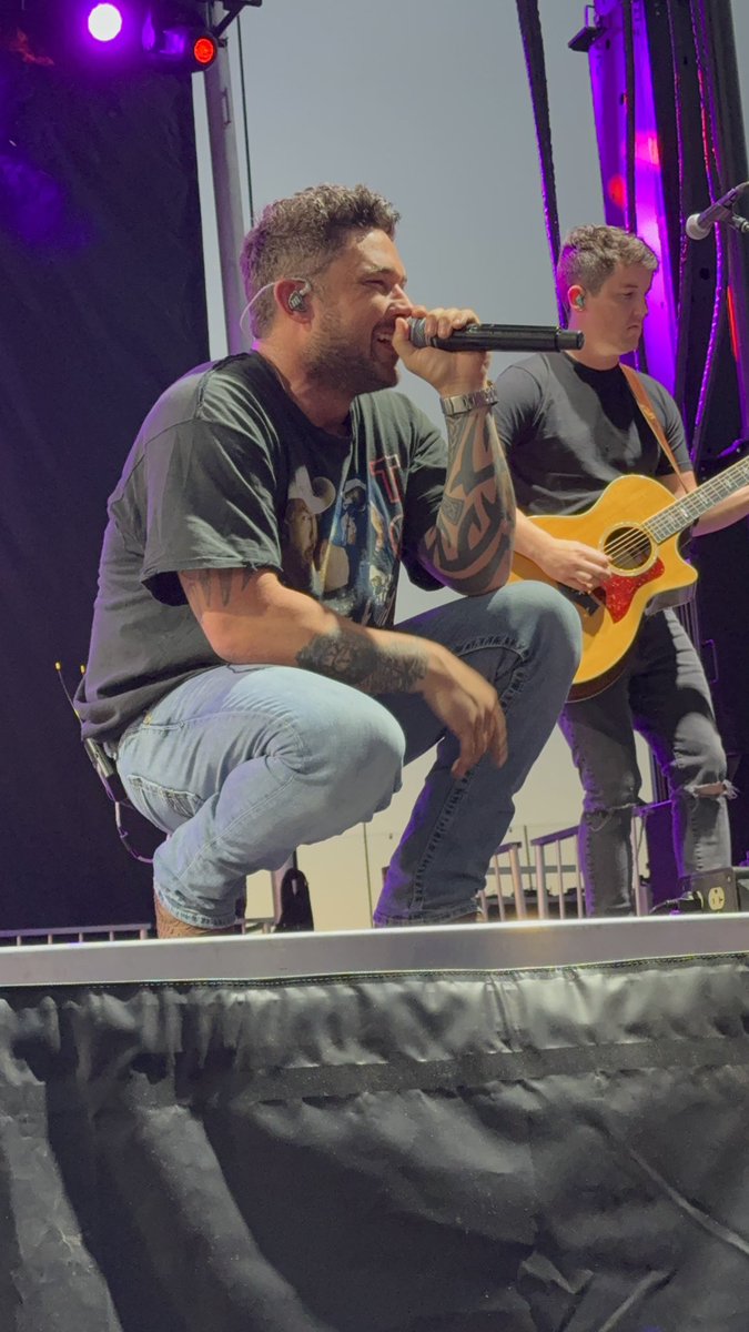 amart6's tweet photo. Thank you @Michaelraymusic for another great concert &amp; night!! It was worth the 10,000 miles &amp; 24 states. It’s been a great vacation!! FL to the Dakotas, to the west coast &amp; everything in between!! See you Florida (soon) 😂🤞❤️ https://t.co/aCamZwOVQx