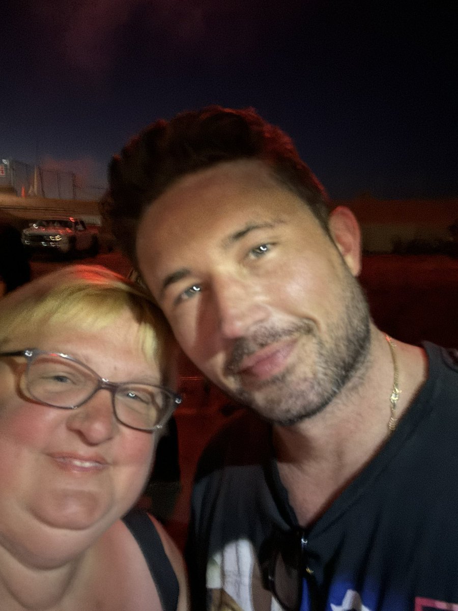 amart6's tweet photo. Thank you @Michaelraymusic for another great concert &amp; night!! It was worth the 10,000 miles &amp; 24 states. It’s been a great vacation!! FL to the Dakotas, to the west coast &amp; everything in between!! See you Florida (soon) 😂🤞❤️ https://t.co/aCamZwOVQx