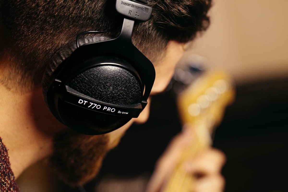 Blackvoltaudio's tweet photo. DT770 PRO 🎧
Audífonos circumaurales para aplicaciones de grabación y monitoreo en estudio.
-Transductor dinámico.
-Impedancia nominal 32/80/250 ohms.
-SPL 96 dB.
Ponte en contacto con nosotros para conocer más:
➡ https://t.co/1nMuqsUaf7
#Beyerdynamic #blackvoltaudio https://t.co/qLqGcRe0lN