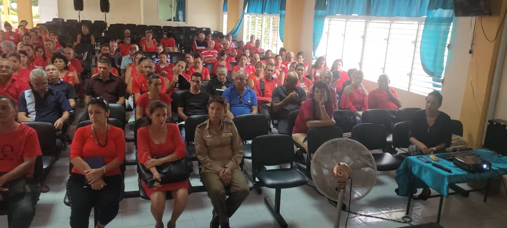 Concluye Seminario de Preparación con Directores en la DGE #Contramaestre. Con nuevoscretoscyvestrategias de trabajo colocando  a la Escuela como centro de influencias educativas.