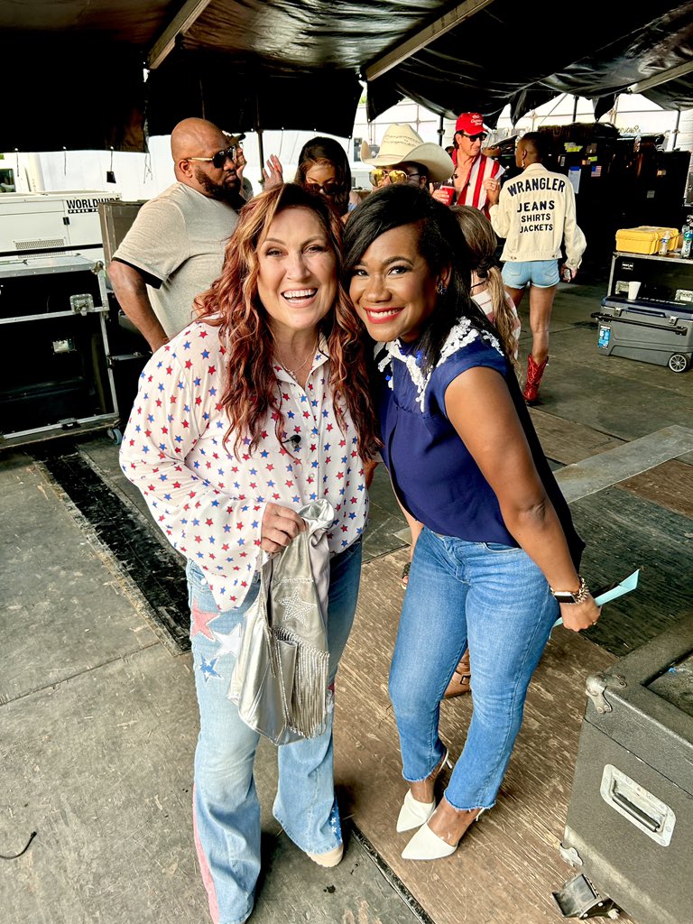SamicaKnight13's tweet photo. 🤩 The sweetest ever! @jodeemessina
You were INCREDIBLE!
•
#abc13 #abc13houston #july4th #4thofjuly #4th #houston #houstontx #houstontexas #dance #music #musician #band #countrymusic #jodeemessina https://t.co/5VuFHjLcY9