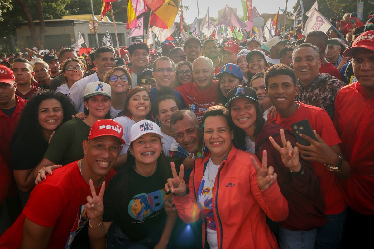 #AnteElOdioYFascismoPaz CARACAS - LIBERTADOR | Junto al Pueblo caraqueño que desbordó las calles de alegría y fuerza revolucionaria afirmando que el 28J gana Nicolás Maduro 

#4Jul #VenezuelaVaConTodo