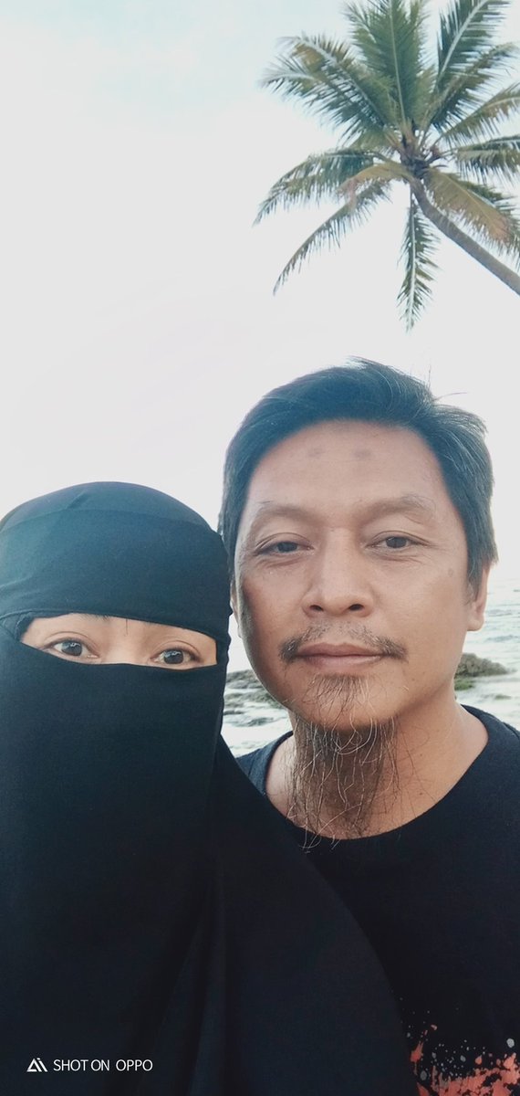 Ronggoiggo's tweet photo. Rasulullah ﷺ bersabda ; wanita dinikahi karena 4 hal , kekayaan , keturunan, kecantikan &amp;agamanya .. pilihlah yg taat beragama , niscaya engkau akan beruntung 
(Al Bukhari meriwayatkan dari Abu Hurairah رضي لله عنه) https://t.co/fiNUPlWLfj