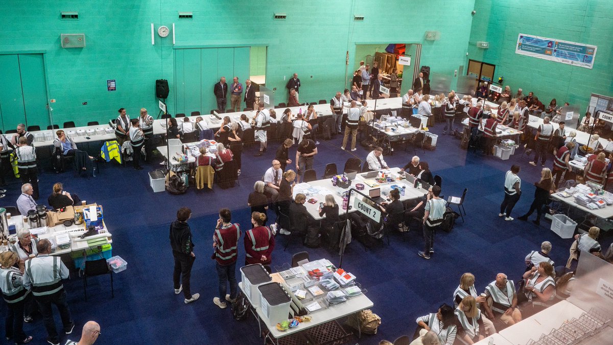 z70photo's tweet image. Still counting, but don't think it will be long before a result is announced #Staffordshire #VoteCount #Stafford #GeneralElection2024       @BBC_HaveYourSay @Sotlive @StaffsNews @ExpressandStar @wearevibe1 @BBCRadioStoke
