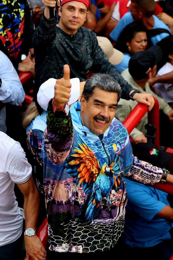 2/2El Equipo del Minec liderado por el Min. <a href="/JosueLorcaV/">Josué Lorca Vega</a> y miles de personas salieron a las calles para celebrar la campaña del Pdte. <a href="/NicolasMaduro/">Nicolás Maduro</a> candidato de la paz, amor y unión. 
Una fiesta democrática por el futuro, la soberanía y el renacimiento de la Patria.