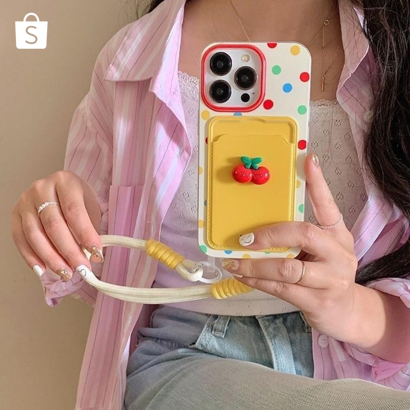 ShopeeID's tweet photo. 🍒 CHERRY PHONE CASE 🍒 gemes banget! Buat kamu pecinta barang-barang kiyowo, wajib punya. Plusnya, phone case ini udah ada phone strapnya juga 👍 Buruan beli sekaraaaang~ #RacunShopee