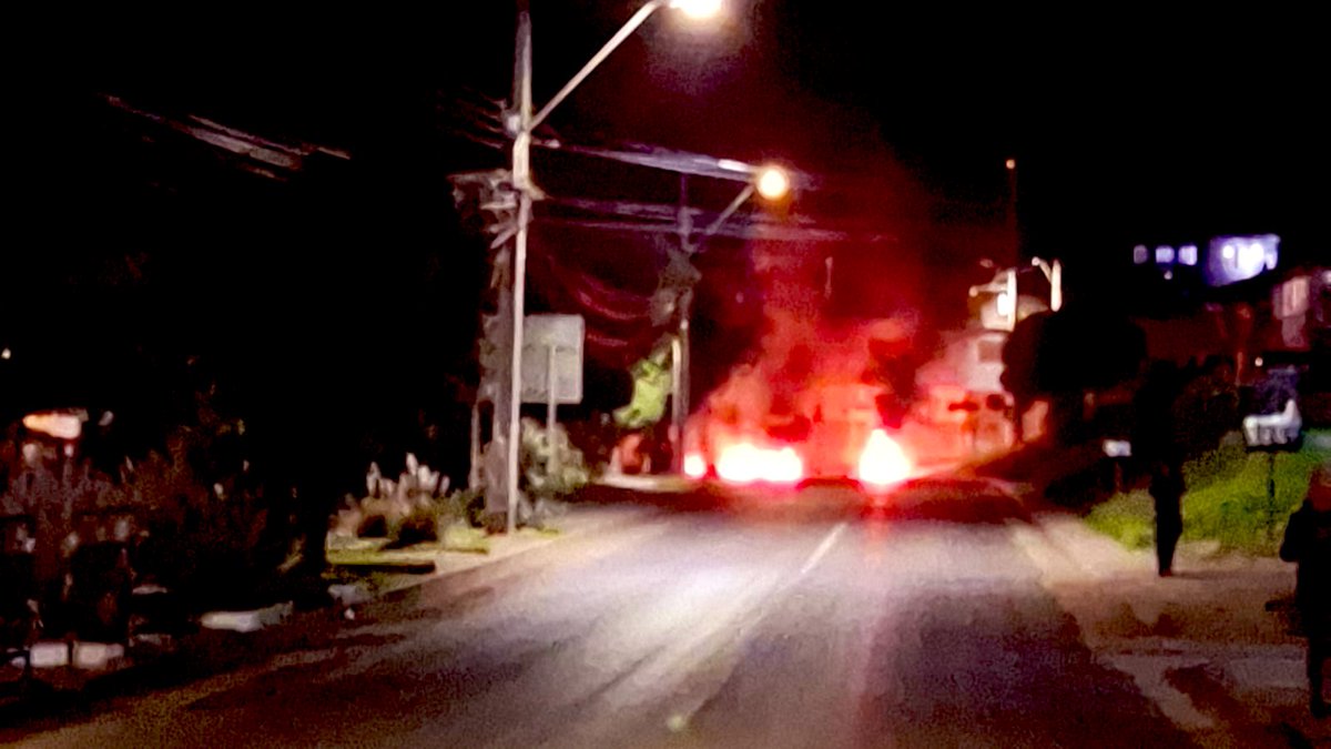 CallejeroPato's tweet image. Ahora en la quinta región ciudad de San António pobladores  de tomas y campamentos San Antonio y Cartagena  "No al desalojo. “La toma resiste”🔥🔥
¡La vivienda es un derecho! ¡Tierra, vivienda y dignidad!