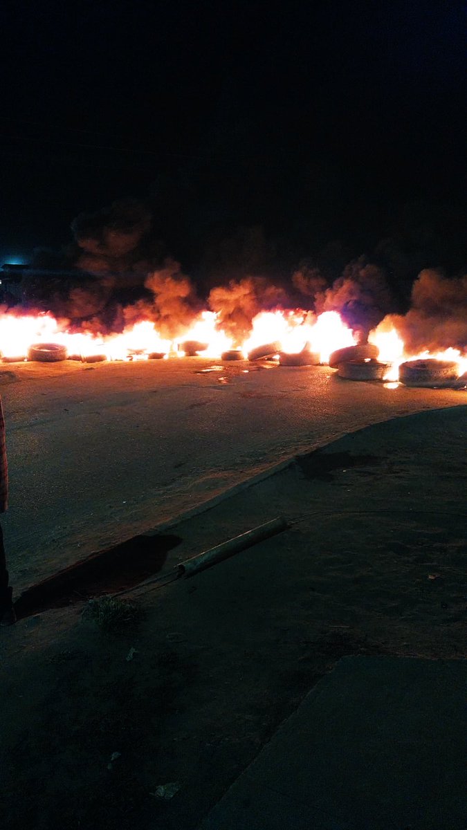 CallejeroPato's tweet image. Ahora en la quinta región ciudad de San António pobladores  de tomas y campamentos San Antonio y Cartagena  "No al desalojo. “La toma resiste”🔥🔥
¡La vivienda es un derecho! ¡Tierra, vivienda y dignidad!