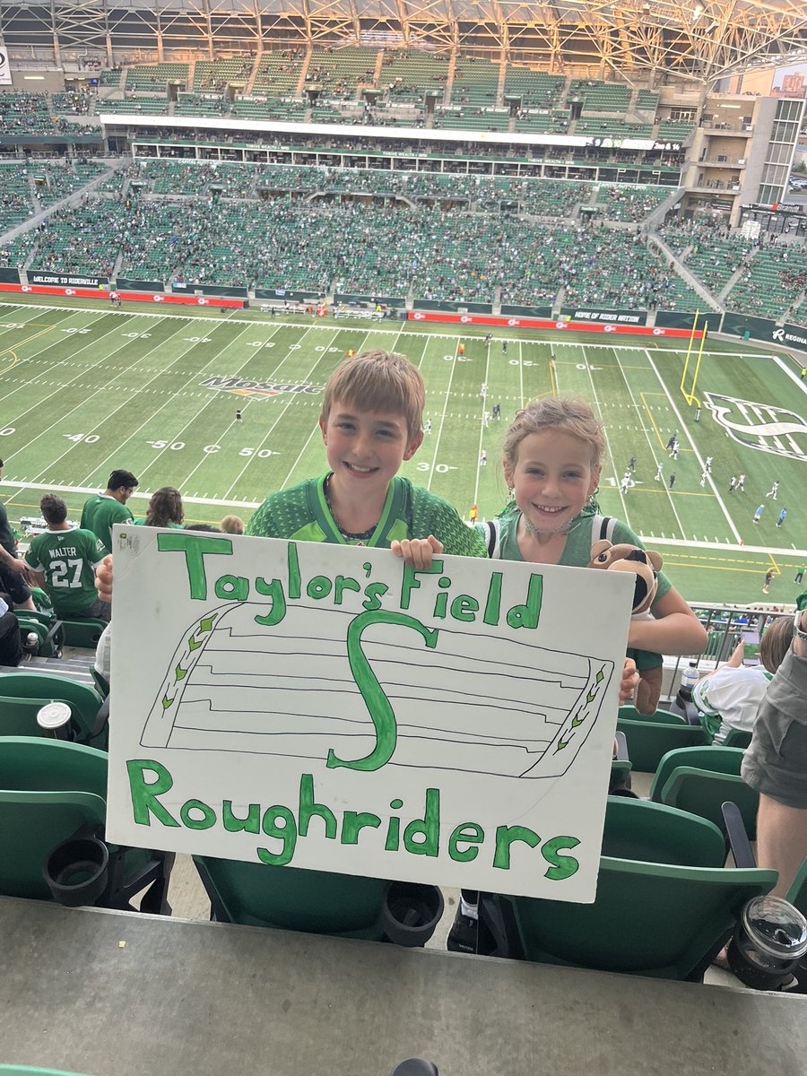 VargoWilson's tweet photo. 🏈🍉🏈🍉 #backtoSaskatch #riderslive https://t.co/GAuVPM0hUQ