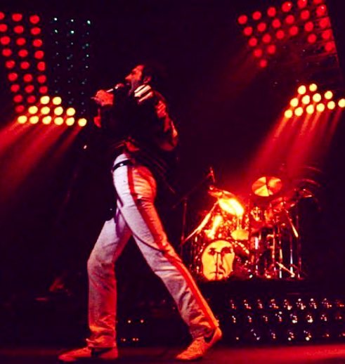 nasubi_mercury's tweet photo. Happy Freddie Friday🚀🎸♥️

Have A Ball, Everyone🤹‍♀️

#queenlive #FreddieMercury 
credit:guido harari https://t.co/WsDCvuGJ4n