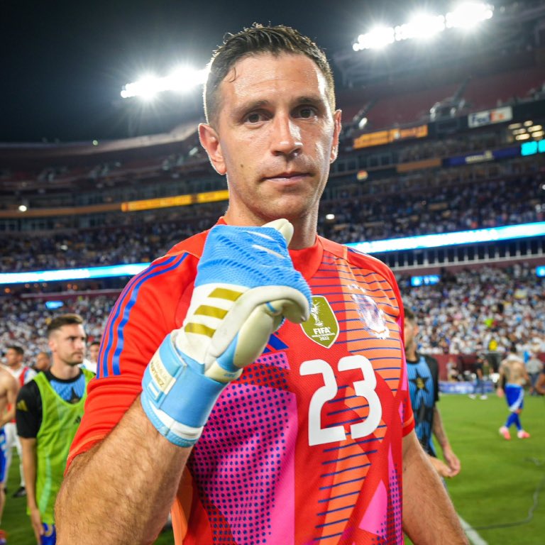 SIMPLEMENTE GRACIAS, SEGUÍS DANDOLE ALEGRIAS A ESTE PAIS, SOS INCREÍBLE DIBU MARTINEZ 🇦🇷