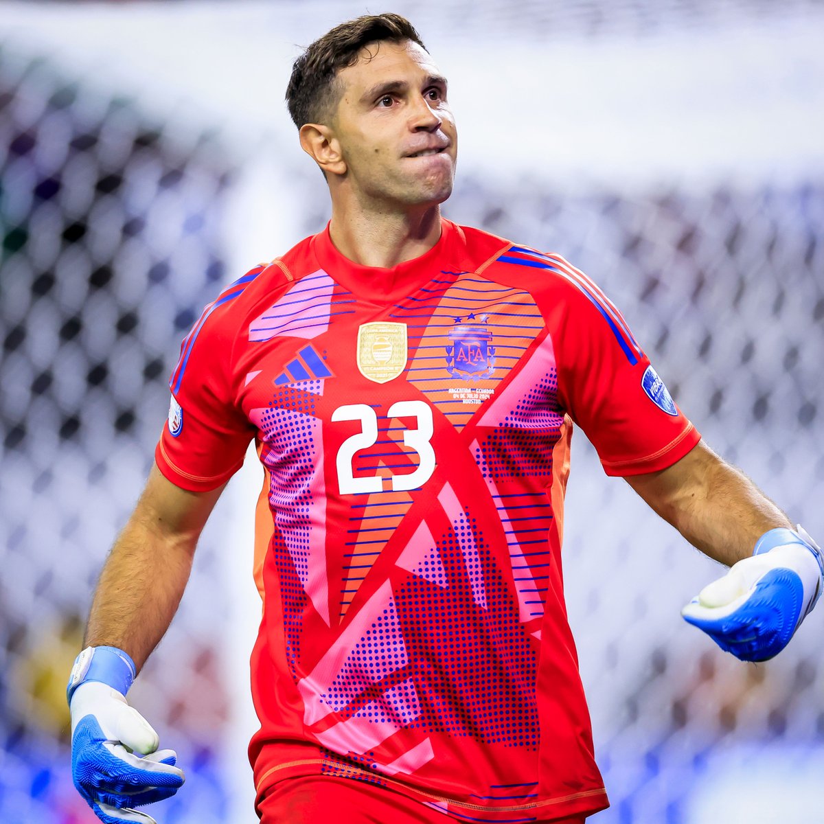 brfootball's tweet photo. Four penalty shootouts faced for Argentina. 

Four won. 

The legend of Dibu Martínez continues to grow 🧱 https://t.co/mxhrgZTX4y