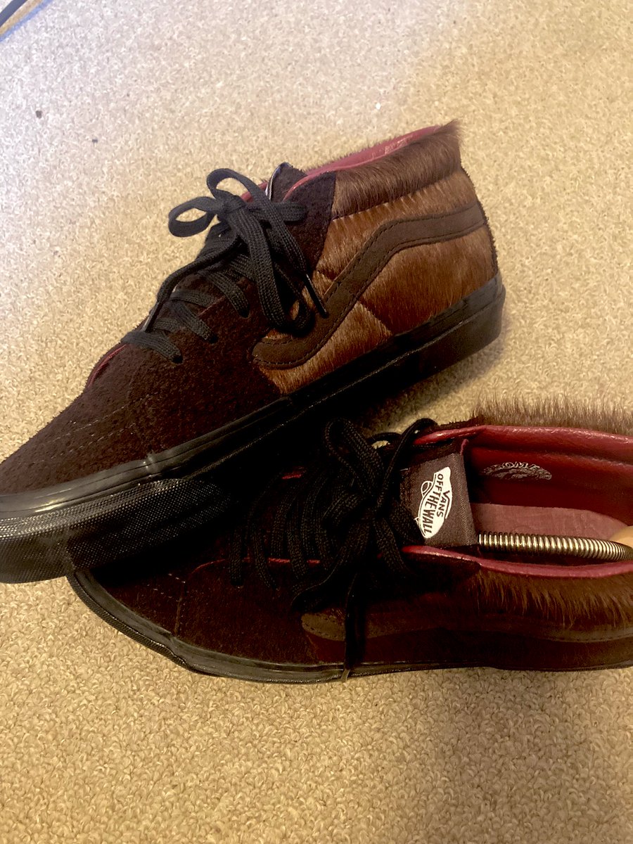 T184M's tweet photo. ウマ娘ばっかりポストしてますが、実はスニーカー集めも趣味です。
流行りのNIKEじゃなくてVANSっていう若干の逆張り要素を兼ねてますが…w
唐突に最近買ったお気に入りを紹介!
なんと、馬毛を再現した毛足の長いスエードと蹄鉄が付いてます!
ウマ娘関連はは今後これで参加予定!
#sk8mid https://t.co/eSSaSBU9Uw