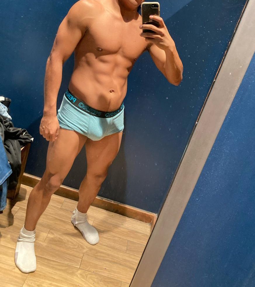 furiahot69's tweet photo. Que tal me veo? que me harías? #gay #bulge #hot #sex follow¡¡ para subir mas o abro mi OF https://t.co/aSLHtsfPjR