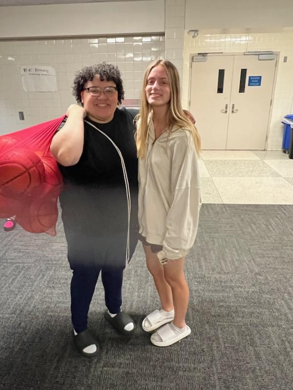 <a href="/_kelseywillems_/">Kelsey Willems</a> went to her sister <a href="/kaelyn_willems/">Kaelyn Willems</a> practice and saw her former AAU Coach <a href="/CoachTylorColey/">Coach Tylor Coley</a> and teammate <a href="/Takara_mason33/">Tk_hoops</a>