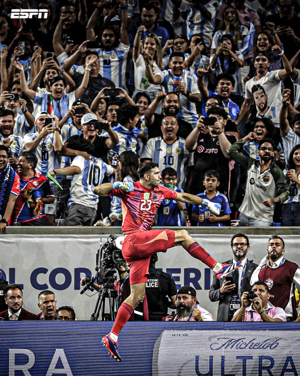 ARG4ARB's tweet photo. تتتــــاريـــــخيــــة 🇦🇷🔥 https://t.co/4n6uABYAHy