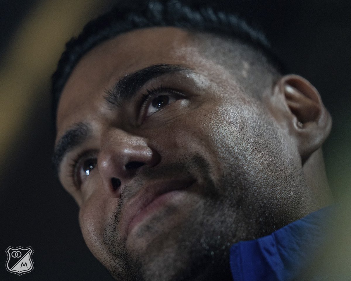 MillosFCoficial's tweet photo. “And he's watching us all with the eye of the tiger” 🐅🤩⚽️💙🔥 @FALCAO 

¡Los sueños sí se cumplen! Ⓜ️💭✨ https://t.co/6mpwOECMaX