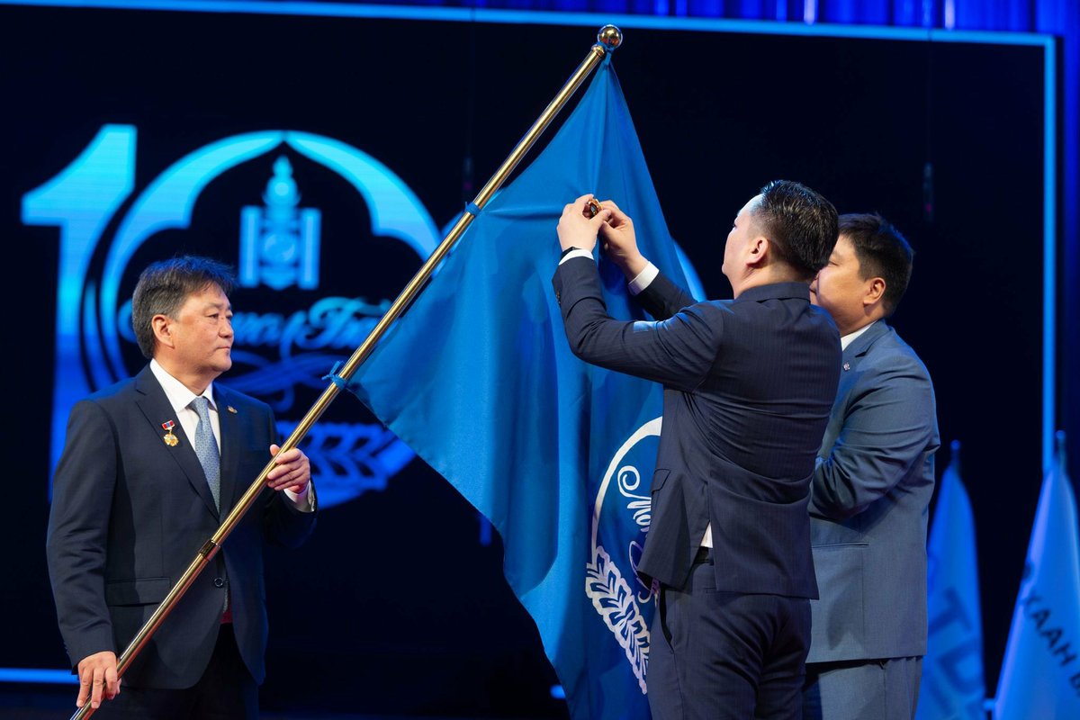 Монгол Улсын Ерөнхийлөгчийн зарлигаар Монголбанкийг Хөдөлмөрийн гавьяаны улаан тугийн одонгоор шагналаа

Мэдээллийн дэлгэрэнгүй: 
mongolbank.mn/mn/r/6982
#100thAnniversaryBOM #Монголбанк I #Төвбанк I #Mongolbank I #BOM I #centralbankofmongolia