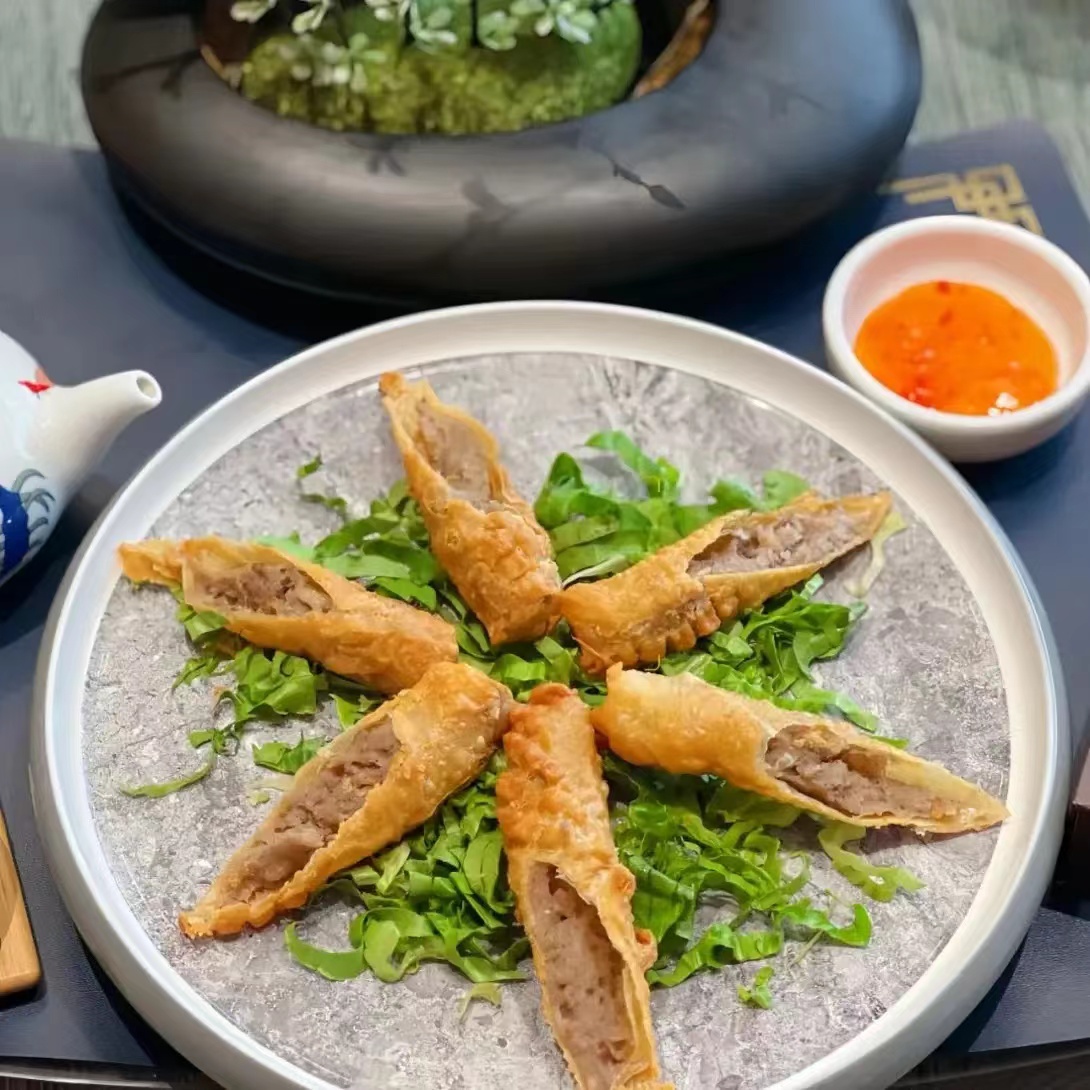 GBA_Foshan's tweet photo. #SavoringFoshan | 即点即做!本人人看了都流口水的佛山「 老字号」点心🥰Dim sum classics like shrimp dumplings, siu mai, and Chinese crullers offer a delightful taste experience that’s sure to satisfy! #FlavorsofChina #CityChina
📍君临点心专家,佛山市南海区樵高路新城广场 https://t.co/gPTy8i6RVI