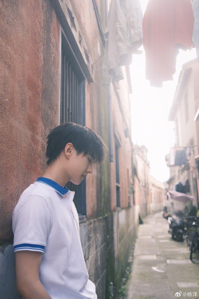 fotoforia's tweet photo. happy 1 year anniversary to song yan, shilitai and #fireworksofmyheart crew❤️

captain song yan: "we can't choose where we are born, but in life we can make choices"

#yangyang #yangyang杨洋 #杨洋 #หยางหยาง https://t.co/70dkTduRCb